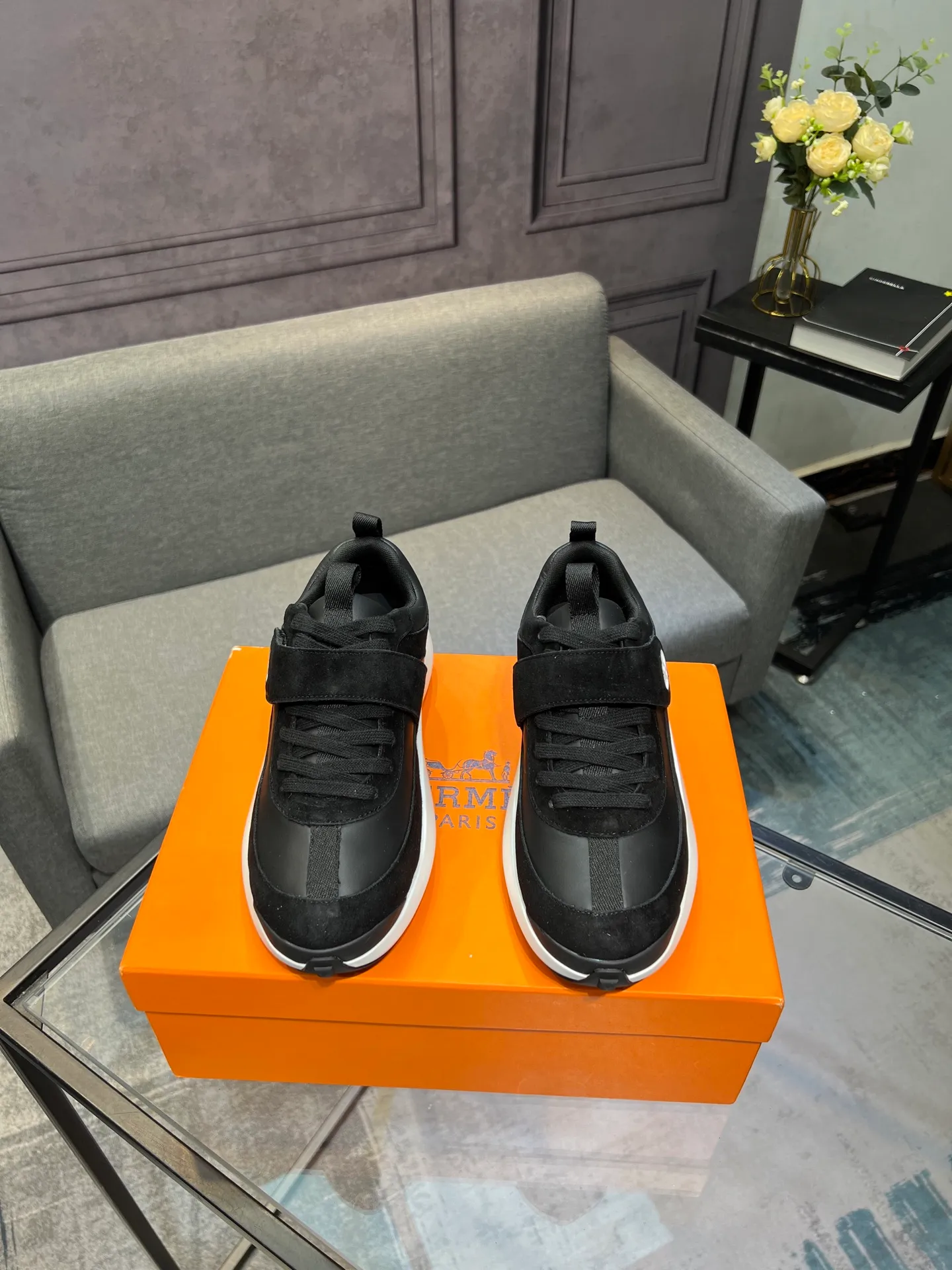 Men's shoes 💰600 Actual photos 🎬 [Hermès] Couple style, official website synchronization Counter quality French Paris catwalk style Simple and classic Imported original fabric Original 1:1 outsole! The highest version on the market! Size: Female 35-41. Male 39-45 (female 41, male 45 customized)